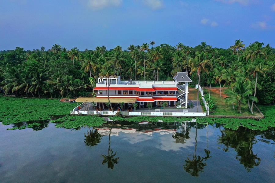 Vembanad Village Backwater Resort Alappuzha Екстериор снимка